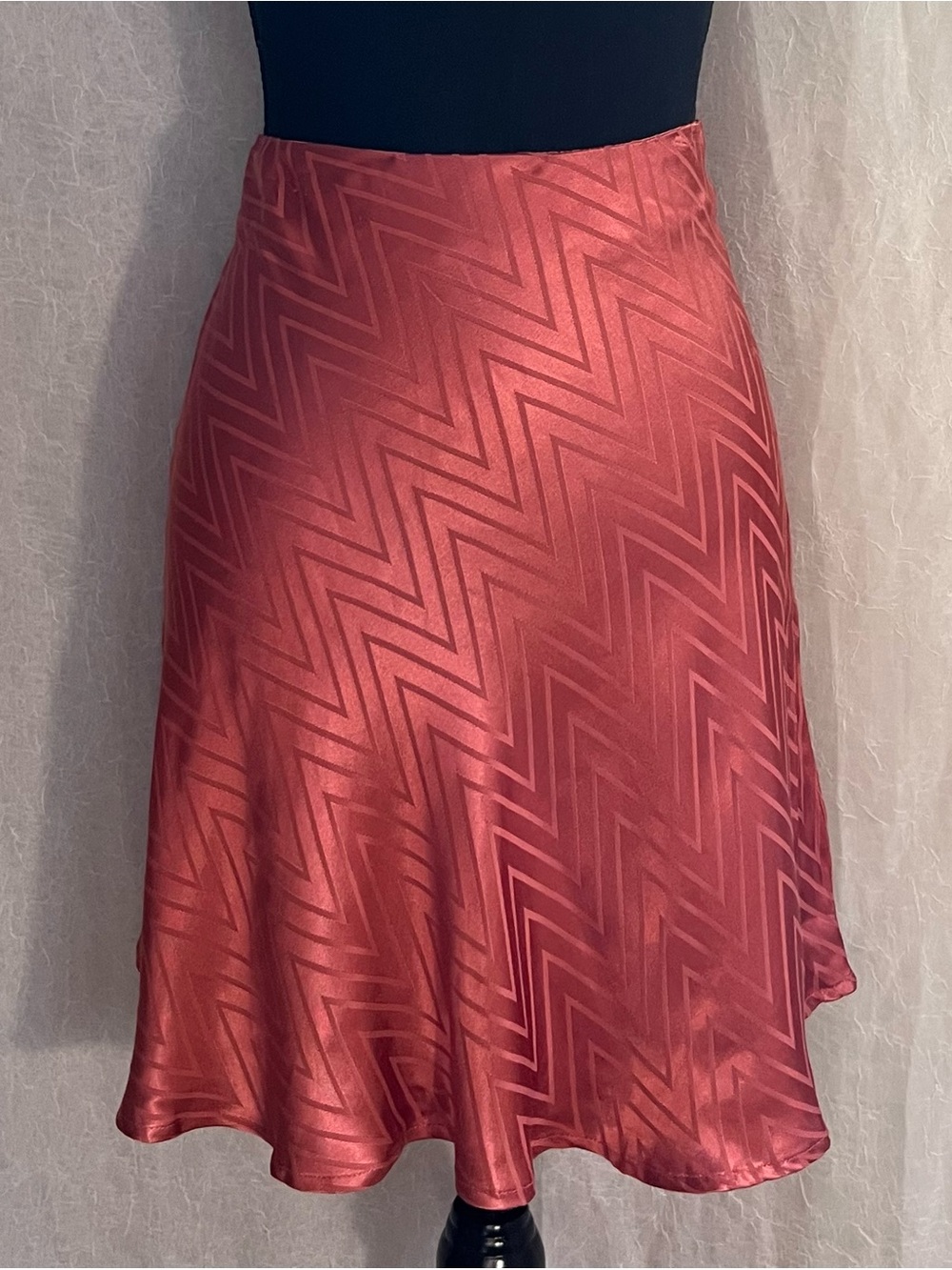 Astr the label peach satin zig zag mini a-line skirt